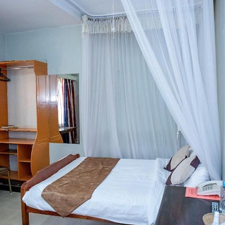 Jupiter Guest House - Parklands Nairobi Buitenkant foto