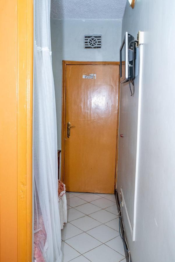 Jupiter Guest House - Parklands Nairobi Buitenkant foto