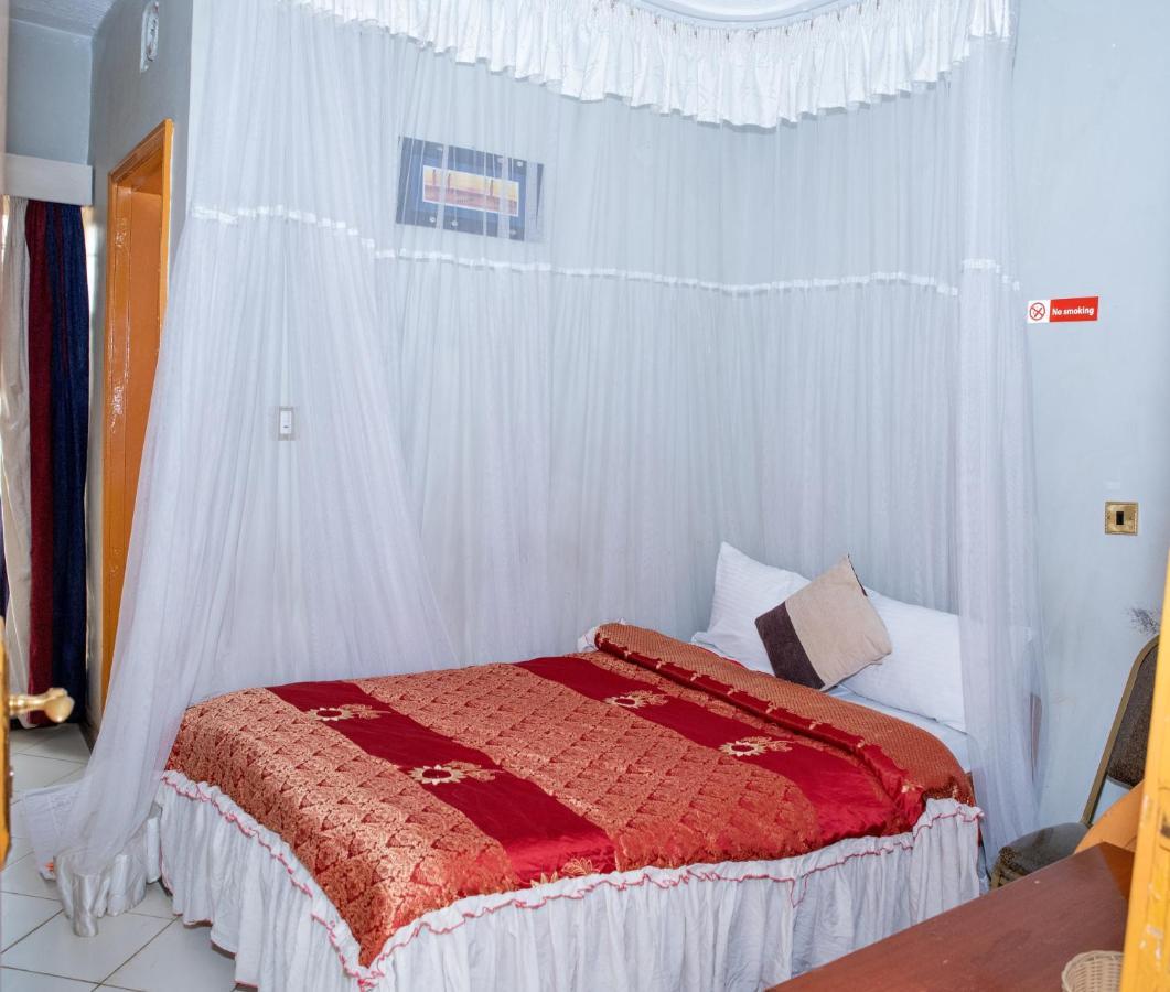 Jupiter Guest House - Parklands Nairobi Buitenkant foto