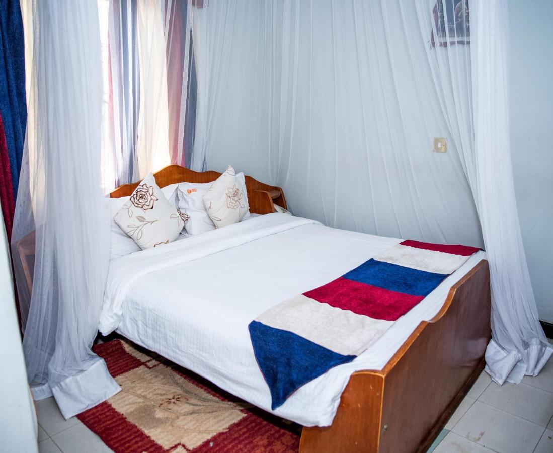 Jupiter Guest House - Parklands Nairobi Buitenkant foto