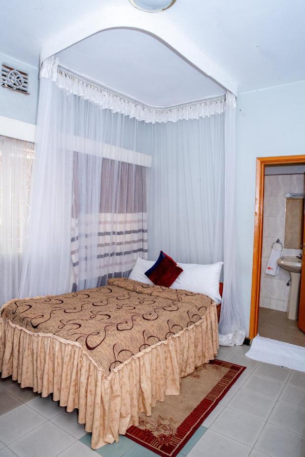 Jupiter Guest House - Parklands Nairobi Buitenkant foto