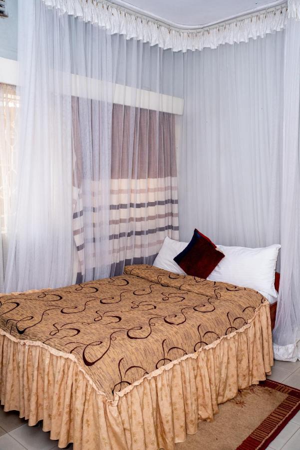 Jupiter Guest House - Parklands Nairobi Buitenkant foto